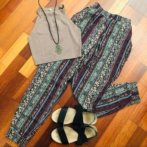 Printed pegged pants